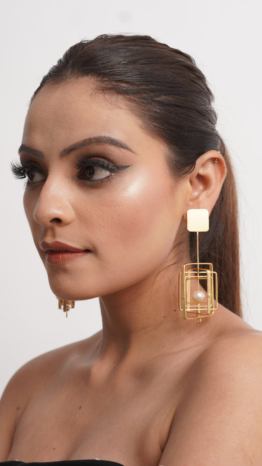 GOLDEN STATEMENT LONG EARRING (TWIRLING BEAD)