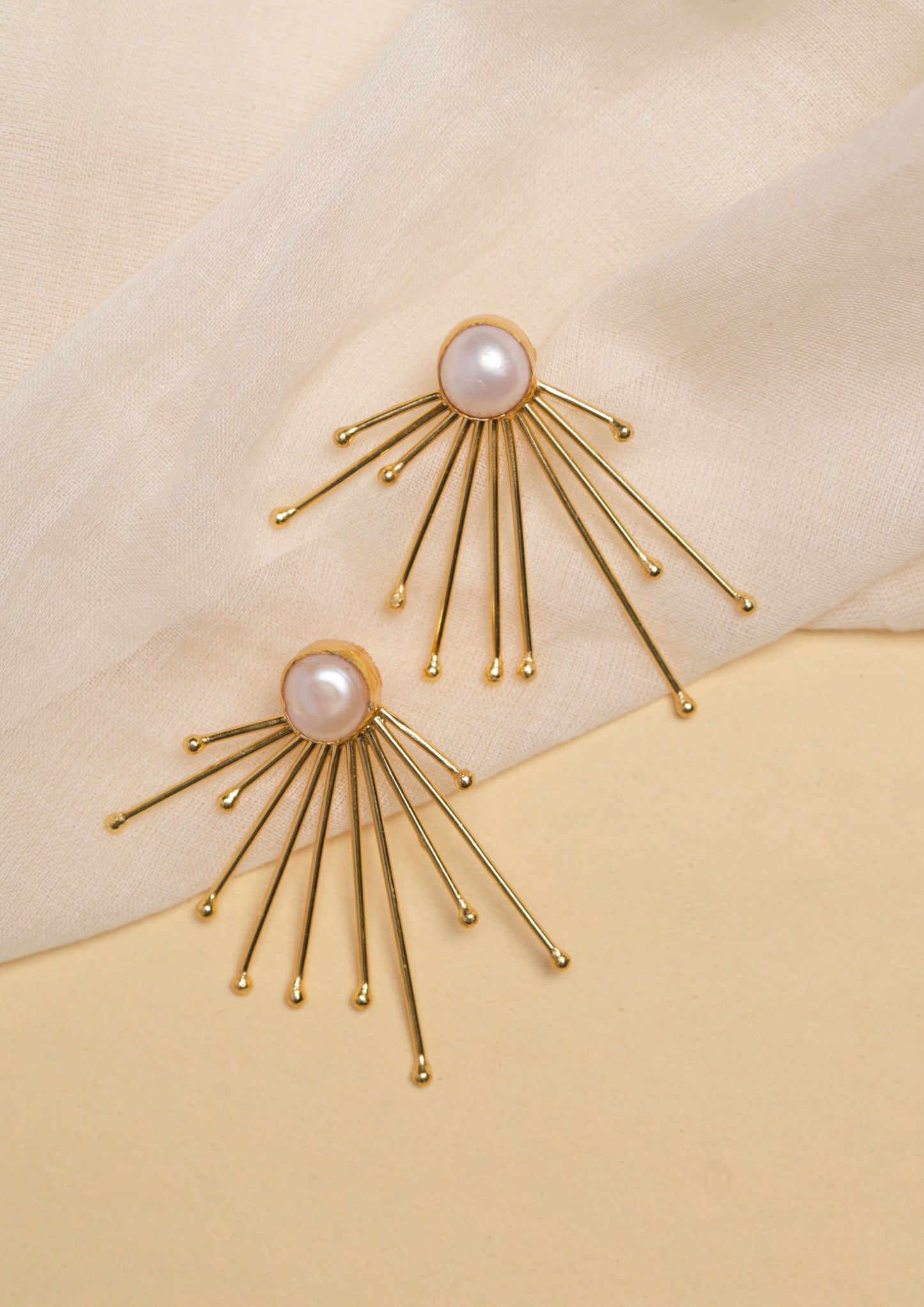 golden-pearl- studs- earrings