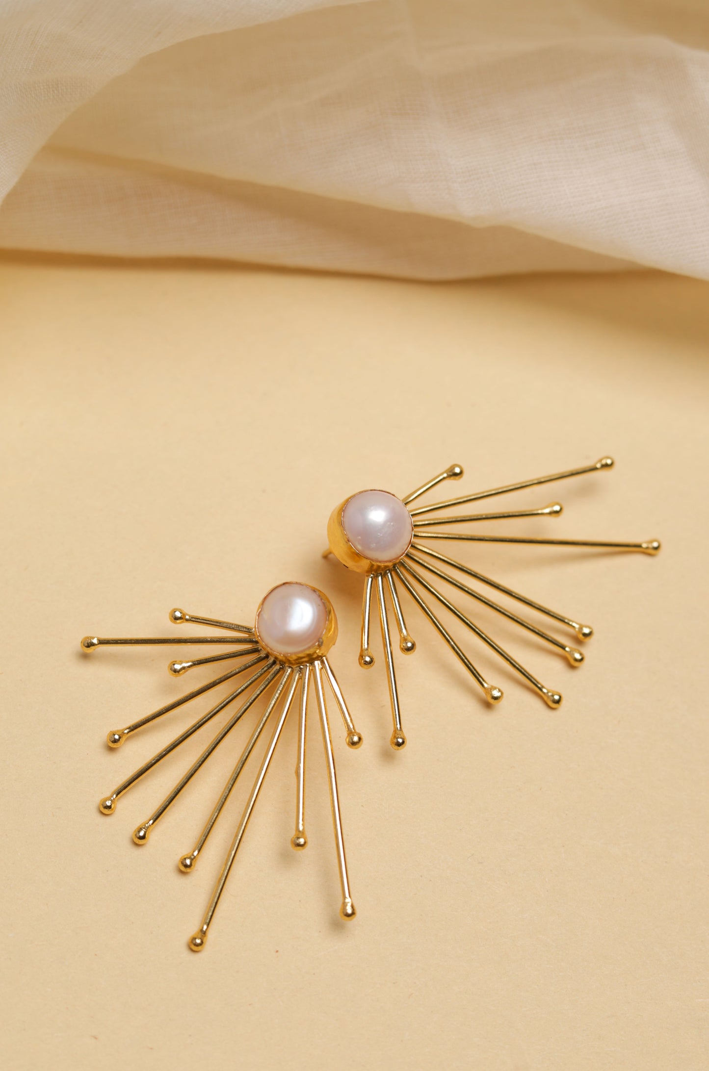 golden-pearl- studs- earrings