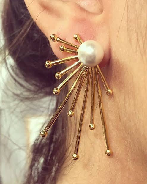 golden-pearl- studs- earrings